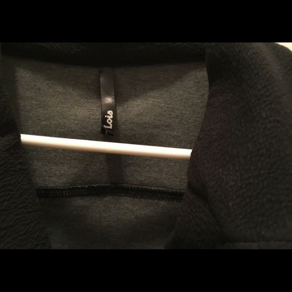 Asymmetrical zip-up black jacket - Picture 3 of 3